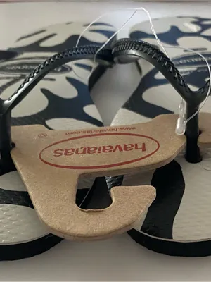 NWT Havaianas Women’s Slim Coral Slip on Black & White Flip Flops thumbnail 10
