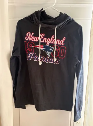 NFL Team Apparel New England Patriots Gray Shirt Size M thumbnail 1