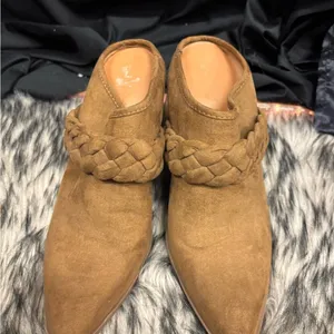Universal Threads Brown Suede Heeled Boots‎ thumbnail 2