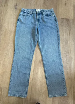 Paige Relaxed Noella Light Wash Denim Jeans thumbnail 1