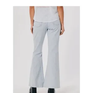 Hollister Social Tourist Denim Flare Ultra High Rise Jeans Two Tone thumbnail 3