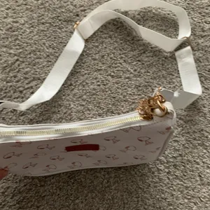 Snoopy White Shoulder Bag Purse with Gold Straps NEW thumbnail 4