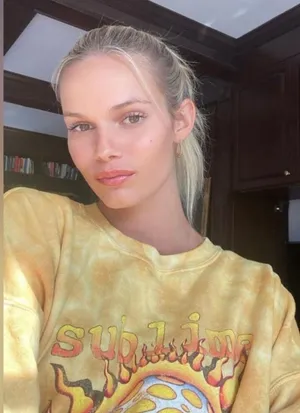 Urban Outfitters 🆕 NEW Sublime | 40 Oz To Freedom Yellow Sun Tie Dye Crewneck Sweatshirt thumbnail 3