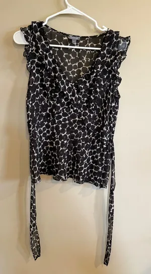 Ann Taylor‎ Black White Animal Print Ruffle Sleeveless Tie Waist Blouse Size 6 thumbnail 1