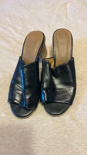 Boutique size 6 heels thumbnail 3