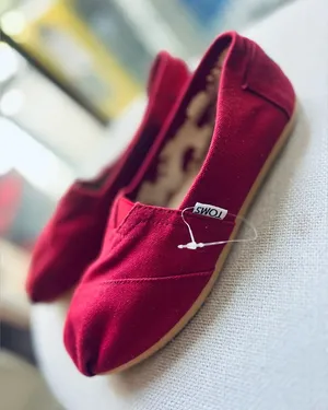 TOMS Shoes Classic Canvas Slip On in Red Size W7 thumbnail 1