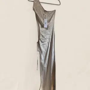 SNDYS Silver Metallic Ruched Open cut out Side Slit Maxi Dress Size S nwt thumbnail 4
