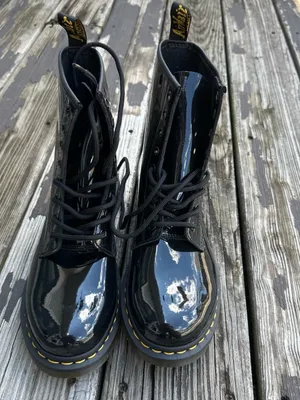 Dr. Martens 1460 Eight-Eye 8 Hole Patent Leather Boots Women’s Size 9 thumbnail 4