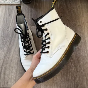 Dr. Martens Boots Size 6 Lace Up White and Black Leather Zavala Airwait Unisex thumbnail 2