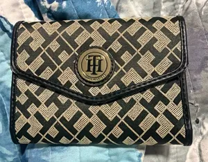 Tommy Hilfiger Envelope Wallet Womens One Size Black Beige Monogram Snap thumbnail 1
