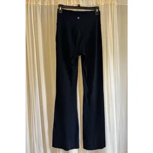 Lululemon Groove Super-High-Rise Flared Pant Nulu‎ Black Size 6 thumbnail 2