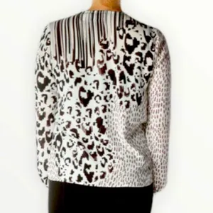 Cabi Black And White Animal Print Faux Wrap Long Sleeve Blouse‎ Size S thumbnail 3