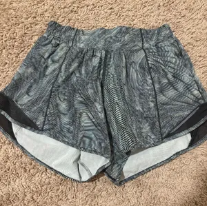Lululemon Shorts 4" Hotty Hot thumbnail 1