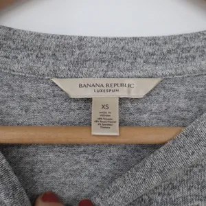 Banana Republic Top Womens XS Luxespun Grey Long Sleeve Curved Hem Excellent thumbnail 2