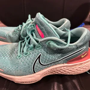 Nike Zoom Invincible Run 2 Women's Aqua and Pink Athletic Shoes thumbnail 3