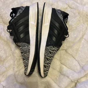 Women’s Adidas size 5.5 thumbnail 3