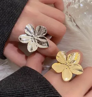 Alloy Flower Statement Solid Metal Design Gold Ring thumbnail 1