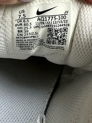 Nike Sneakers White Women’s Size 7.5 thumbnail 8