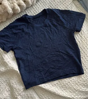 Lululemon tight cropped top thumbnail 1