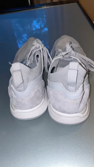 New Balance tennis shoes thumbnail 4