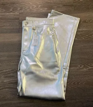 NWT Abercrombie & Fitch 90s ultra high rise Vegan leather straight jeans in silver. Size 28 thumbnail 6