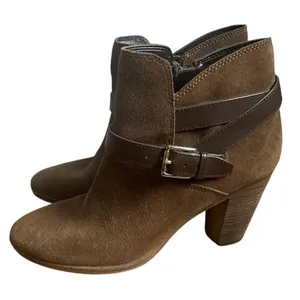 Cole Haan Hayes Brown Booties sz‎ 7 Buckle Heeled Suede Work Going Out Round Toe thumbnail 1