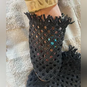 Free People Black Leather Woven Women's Slip-On Shoes Size 40 thumbnail 10
