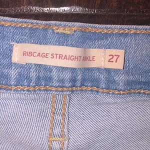 Levi’s rib cage straight ankle jeans size 27 thumbnail 3