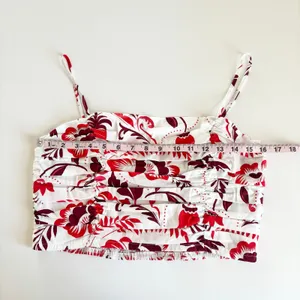 Sugarlips Red and White Tropical Floral Ruched Crop Top Womens Medium NEW Summer thumbnail 3
