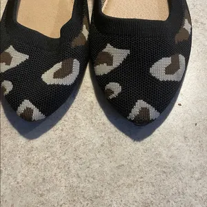 Elegant Black and Brown Women's Flats thumbnail 2