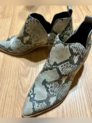Dolce Vita Cream & Black Snake-Print Cutout Ankle Boots ladies sz U.S 8.5 thumbnail 6