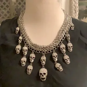 Rhinestones skull necklace thumbnail 1