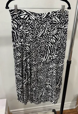 H&M Black and White Pleated Pencil Skirt thumbnail 1