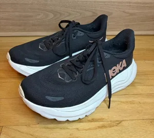 Hoka Arahi 8 Women's Sneakers - Size 5.5 Wide thumbnail 1