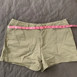 Old navy shorts thumbnail 2