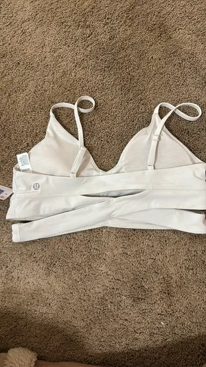 Lululemon V-neck crossover Bra thumbnail 4