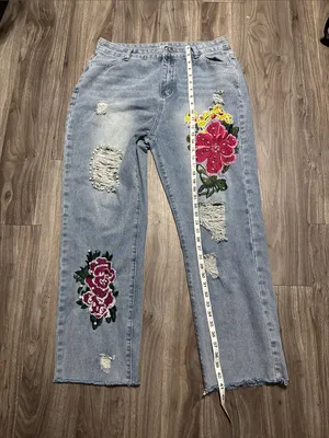 Women’s Straight-Leg Embroidered Light Blue Jeans thumbnail 7