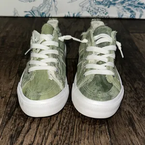 Green Canvas Women's Athletic Shoes Size 8 thumbnail 2