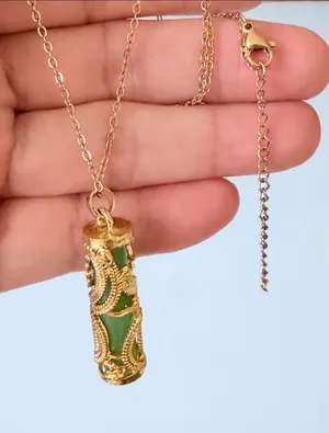 Brand New Green jade dragon pendant necklace with gold filigree detailing thumbnail 3