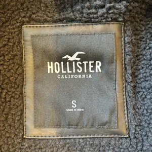 Hollister Women’s Black Faux Leather Motorcycle Jacket Size Small. thumbnail 3