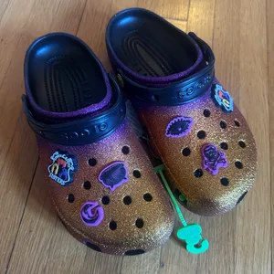Disney Parks Hocus Pocus Limited Halloween Crocs Glitter Unisex Clogs W9/M7, NWT thumbnail 1