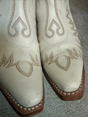 Women’s Cream Western-Style Leather Ankle Boots thumbnail 6