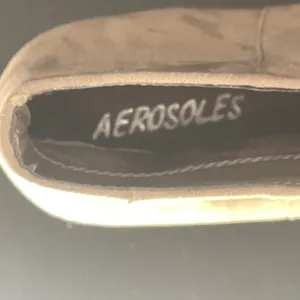 Aerosoles Winterstrole Taupe Faux Suede V-Cut Ankle Boots Shooties Size 7.5 M thumbnail 9