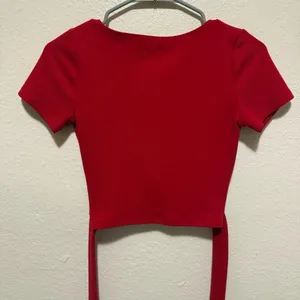Hollister Red Wrap Tie Top V-Neck Crop Top Short Sleeve Y2K Vibes Size X-Small thumbnail 5