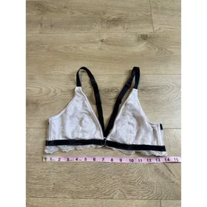 Victoria's Secret EUC Womens Bralette‎ Lined Up Lace velvet straps sexy size L thumbnail 2