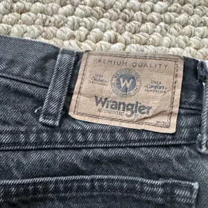 Custom 90s Mom Wrangler High-Waisted Black Jean Shorts 34 X 30 Relaxed Fit thumbnail 5