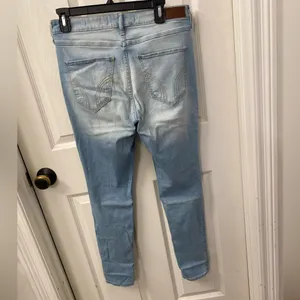 Hollister women’s high rise Light Wash Skinny Jeans thumbnail 4