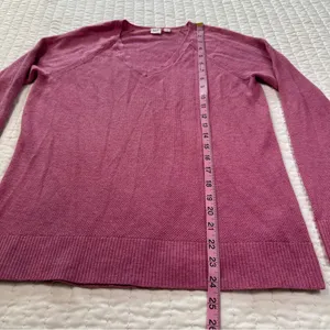 GAP Women's Pink V-Neck knit Sweatshirt thumbnail 2
