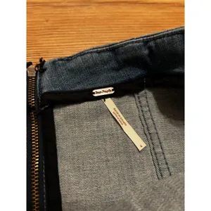 Free People Women Medium Wash Denim Mini Skirt Exposed Back Zip Size 4 Seamed thumbnail 2