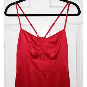 Lulus Renata Red Embossed Print Satin Keyhole Slit Adjust Maxi Dress Size M thumbnail 3